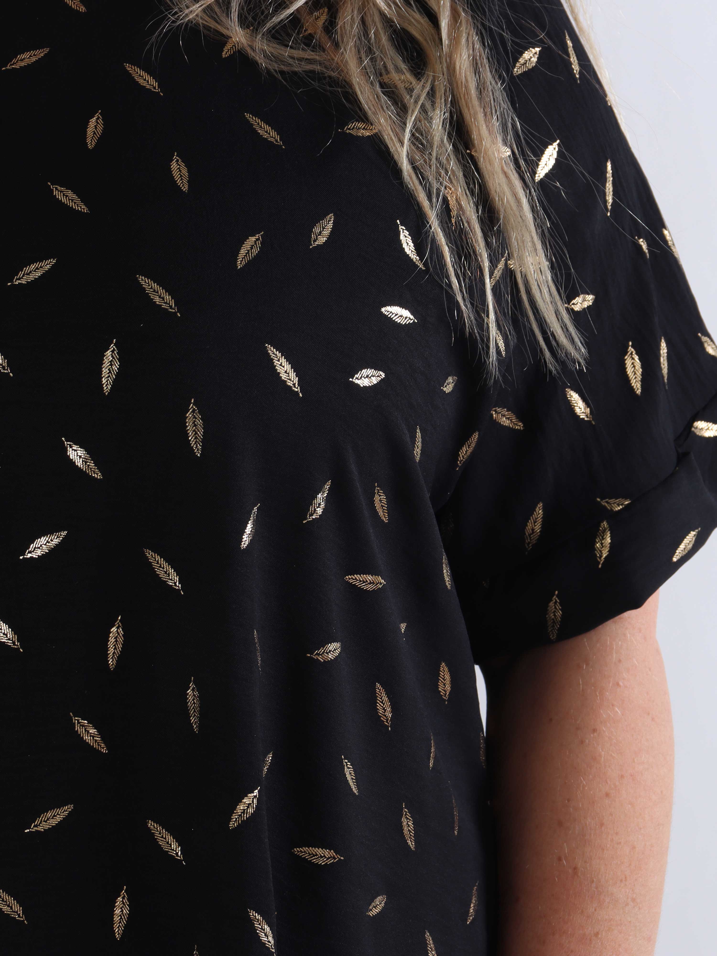 Valentina - Sød plus size kjole detaljeret med fine guld blade